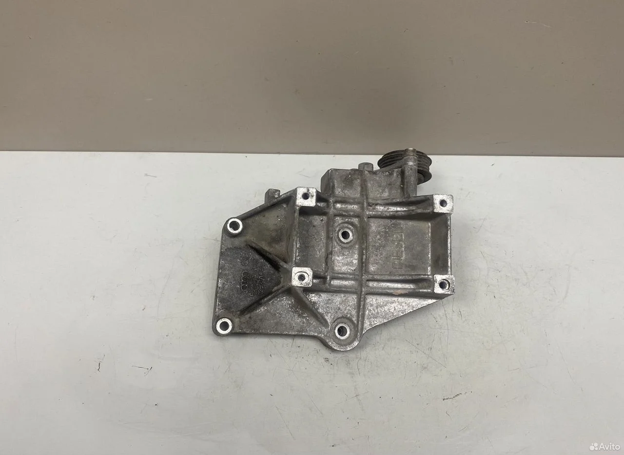 Кронштейн генератора audi a4 b5 8d 028260885a