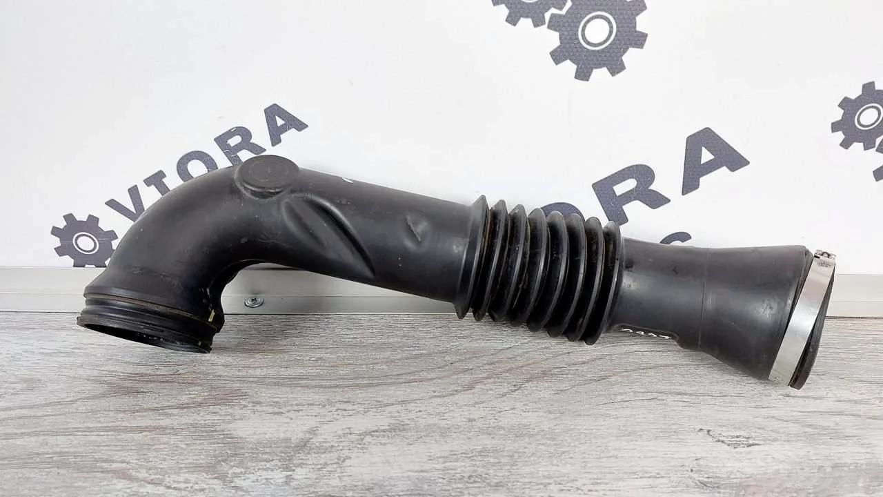 Патрубок воздушного фильтра Ford Fusion 2006 1329626 JU FXJA