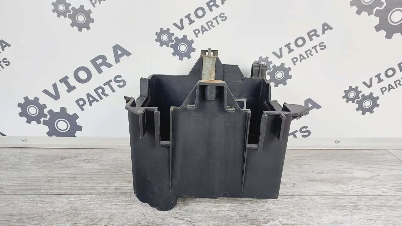 Корпус АКБ 20х18 Ford Fusion 2007 1141423 JU FXJA