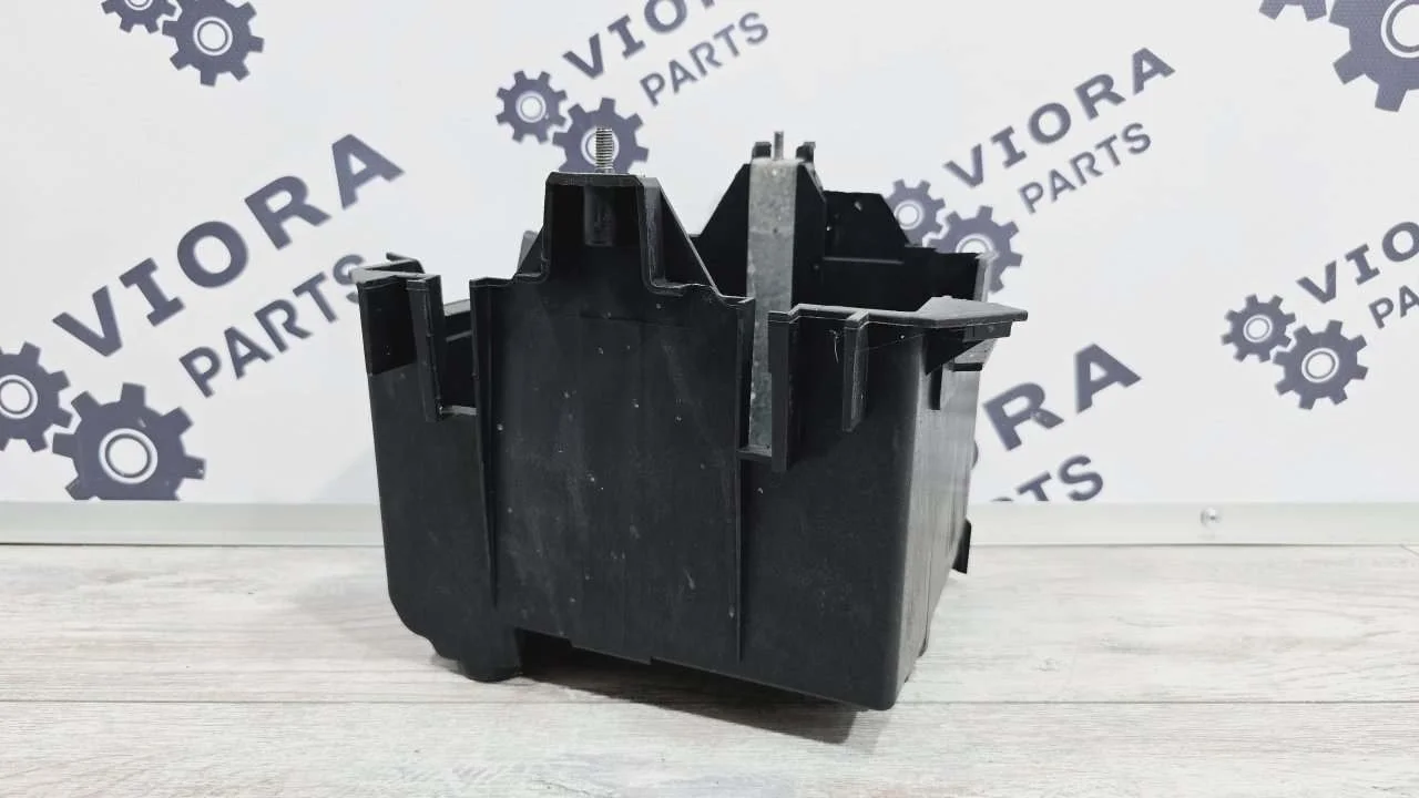 Корпус АКБ 20х18 Ford Fusion 2008 1141423 JU FXJA