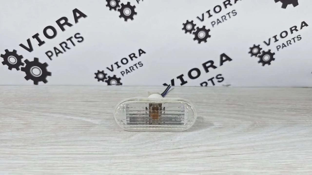 Повторитель поворота Ford Fusion 2007 1336185 JU FXJA