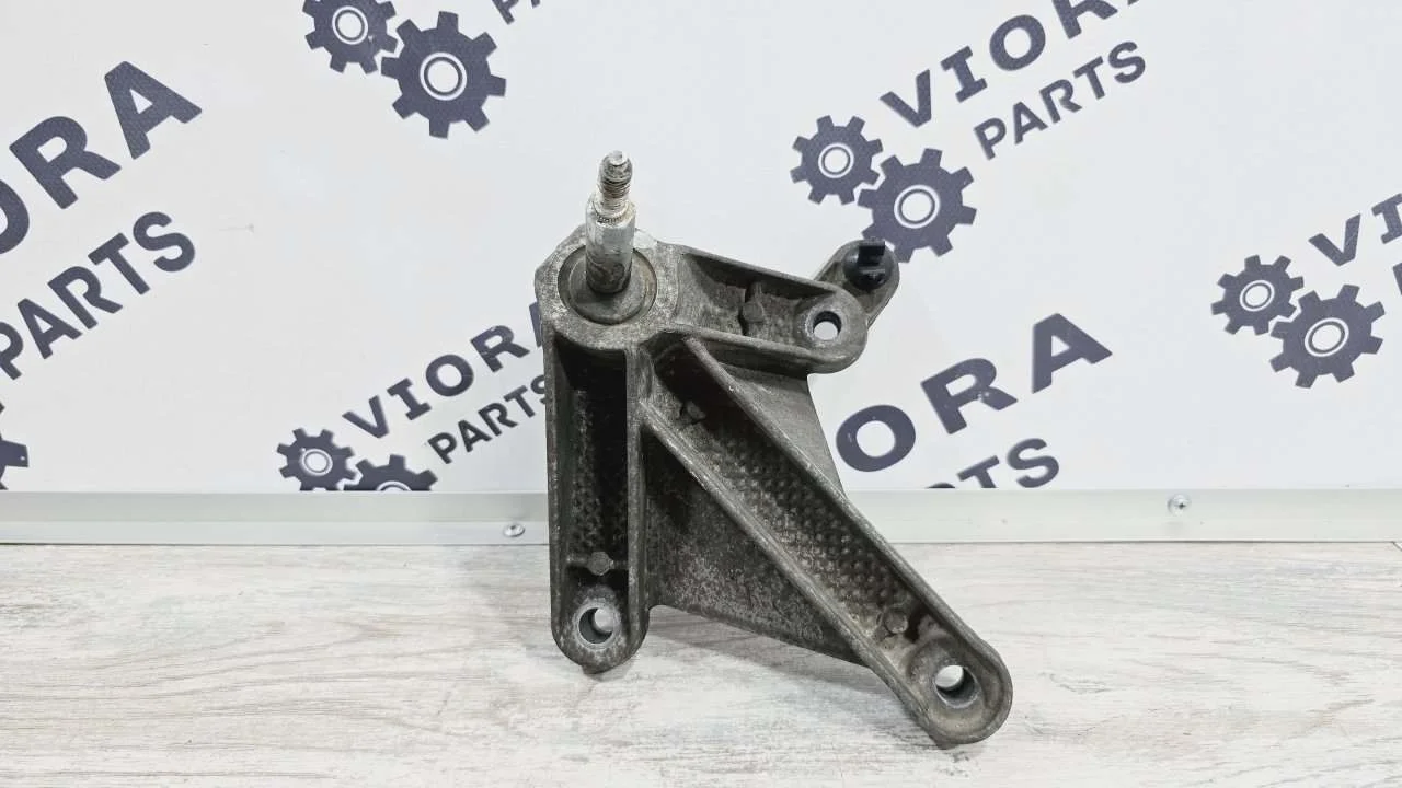 Кронштейн МКПП Nissan Juke 2012 11253BN700 YF15 HR16DE