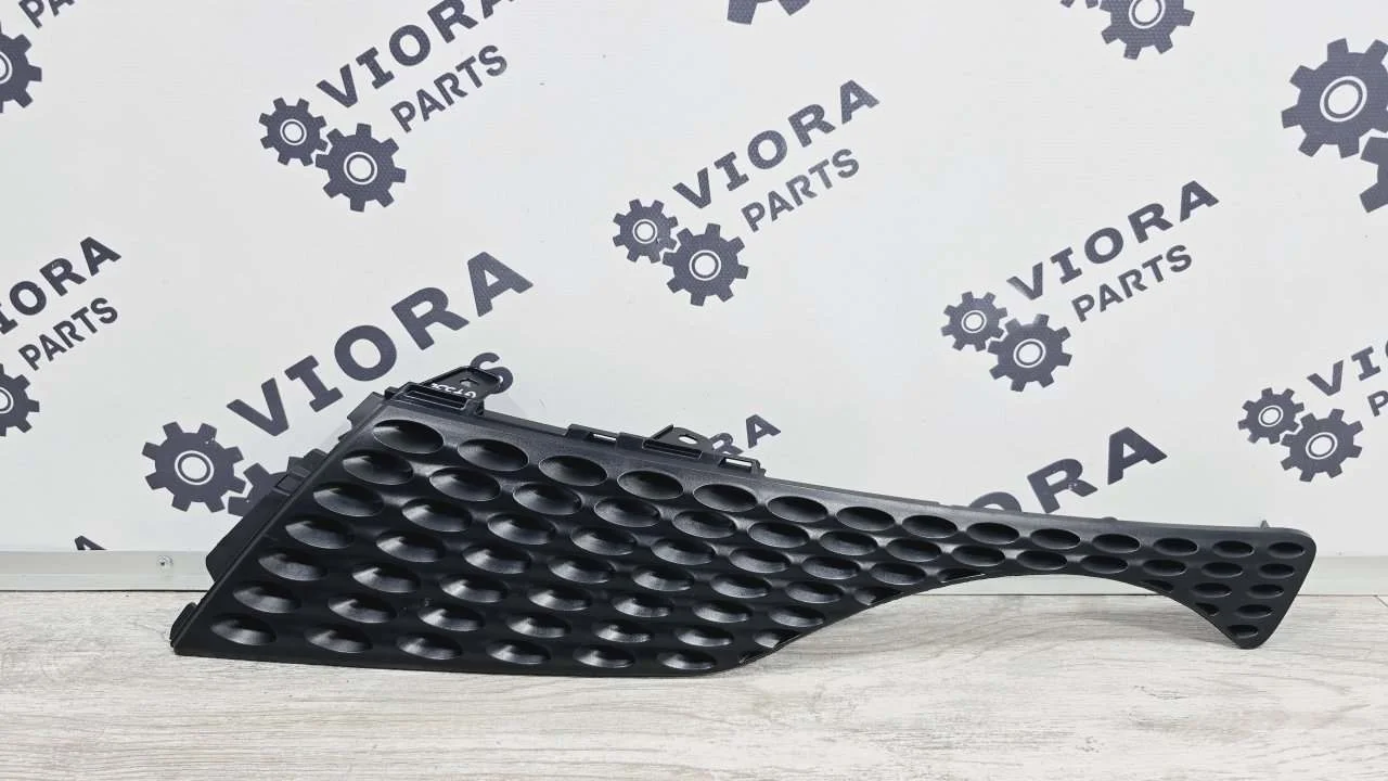 Решетка радиатора Nissan Juke 2014 620751KA6A YF15 HR16DE, левая