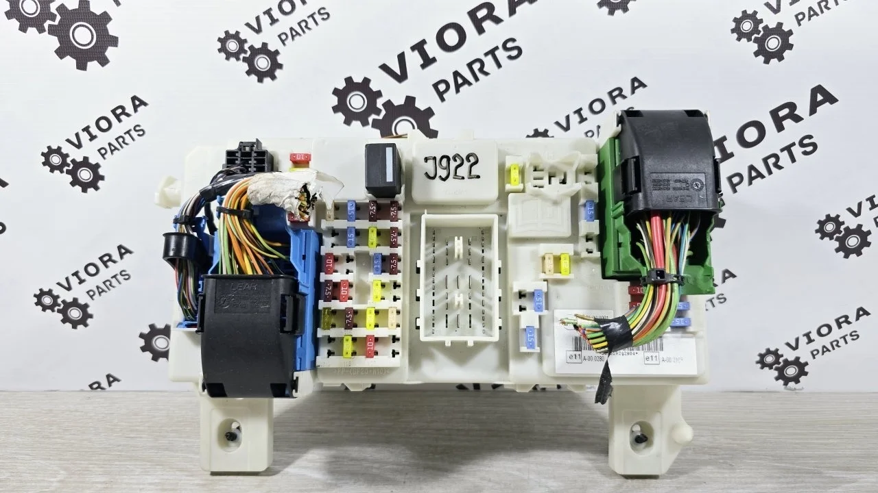 Блок предохранителей салонный Ford Focus 2011 2027109 2 SHDC