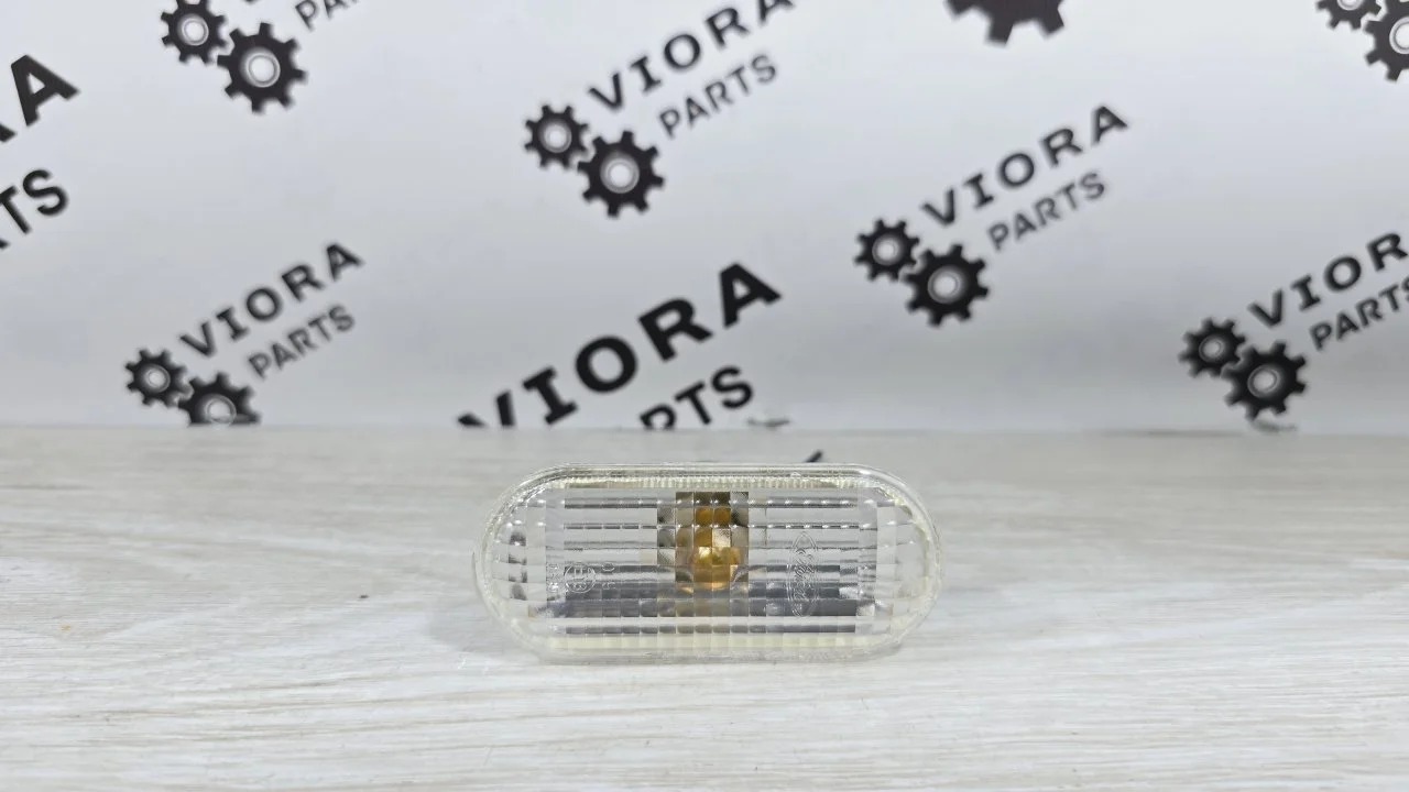 Повторитель поворота Ford Fusion 2007 1336185 JU FXJA