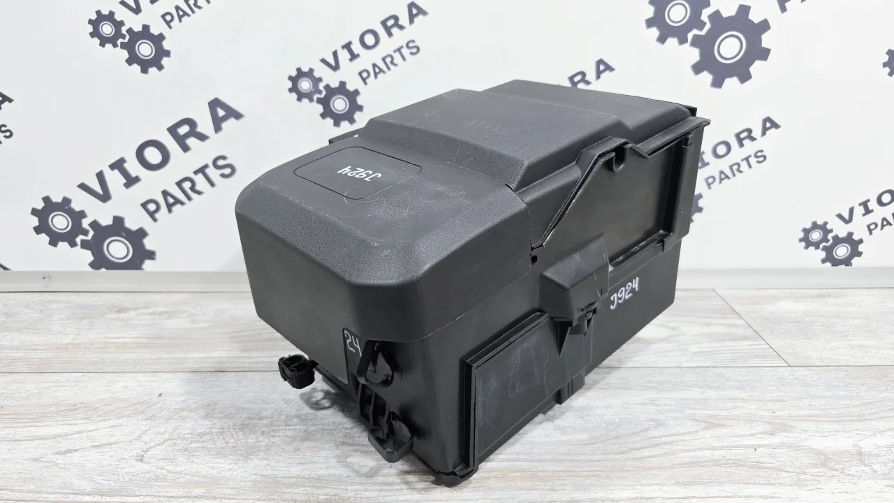 Корпус АКБ Ford Focus 2007 1402455 2 HXDB