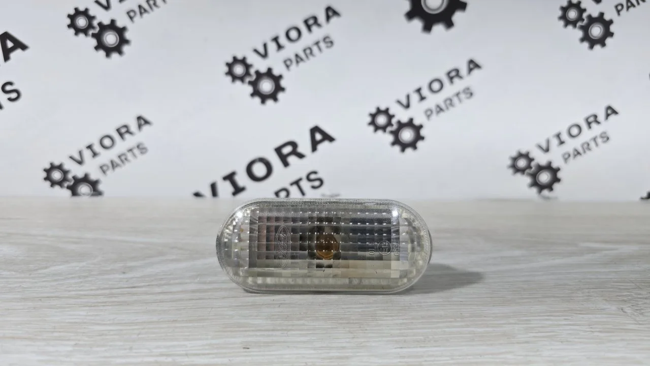 Повторитель поворота Ford Fusion 2011 1336185 JU FXJC