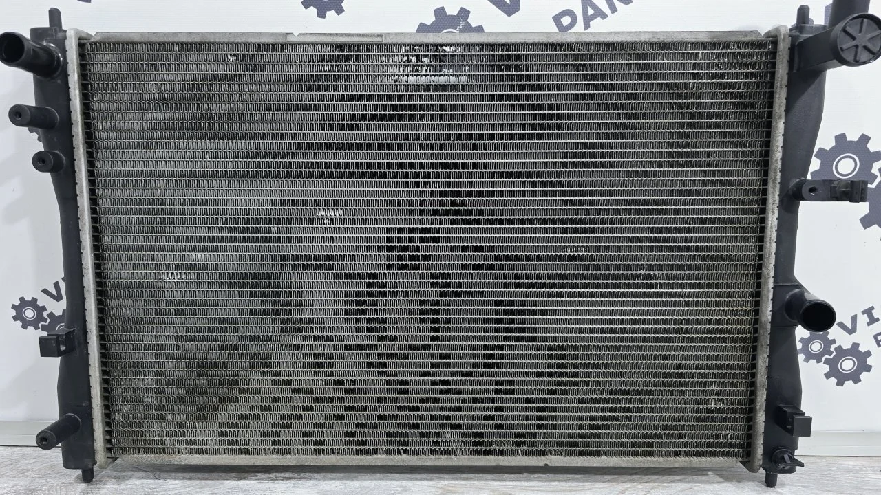 Радиатор охлаждения двигателя Mitsubishi Colt 2007 MN130393 Z3 4A90
