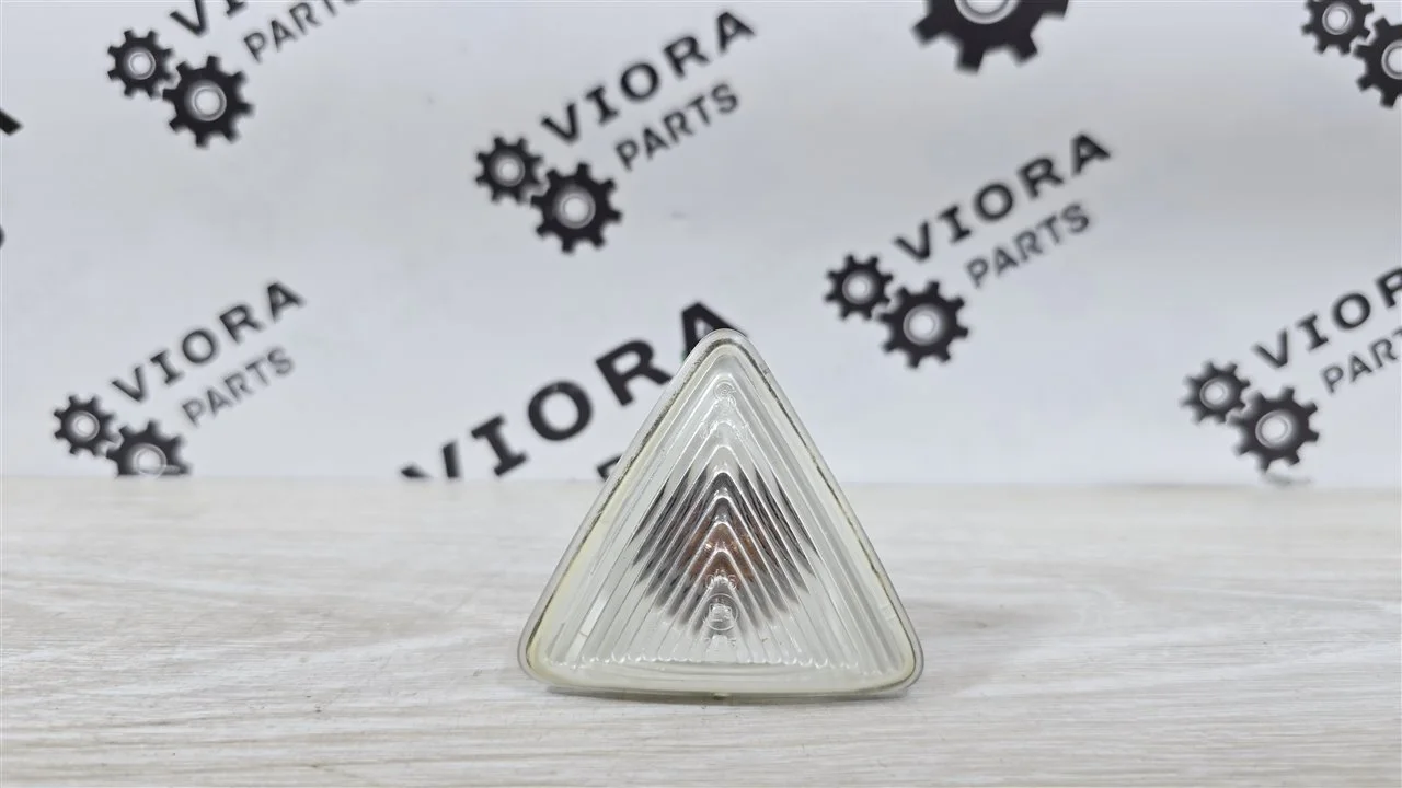 Повторитель поворота в крыло Mitsubishi Colt 2005 MR957363 Z3 4A91