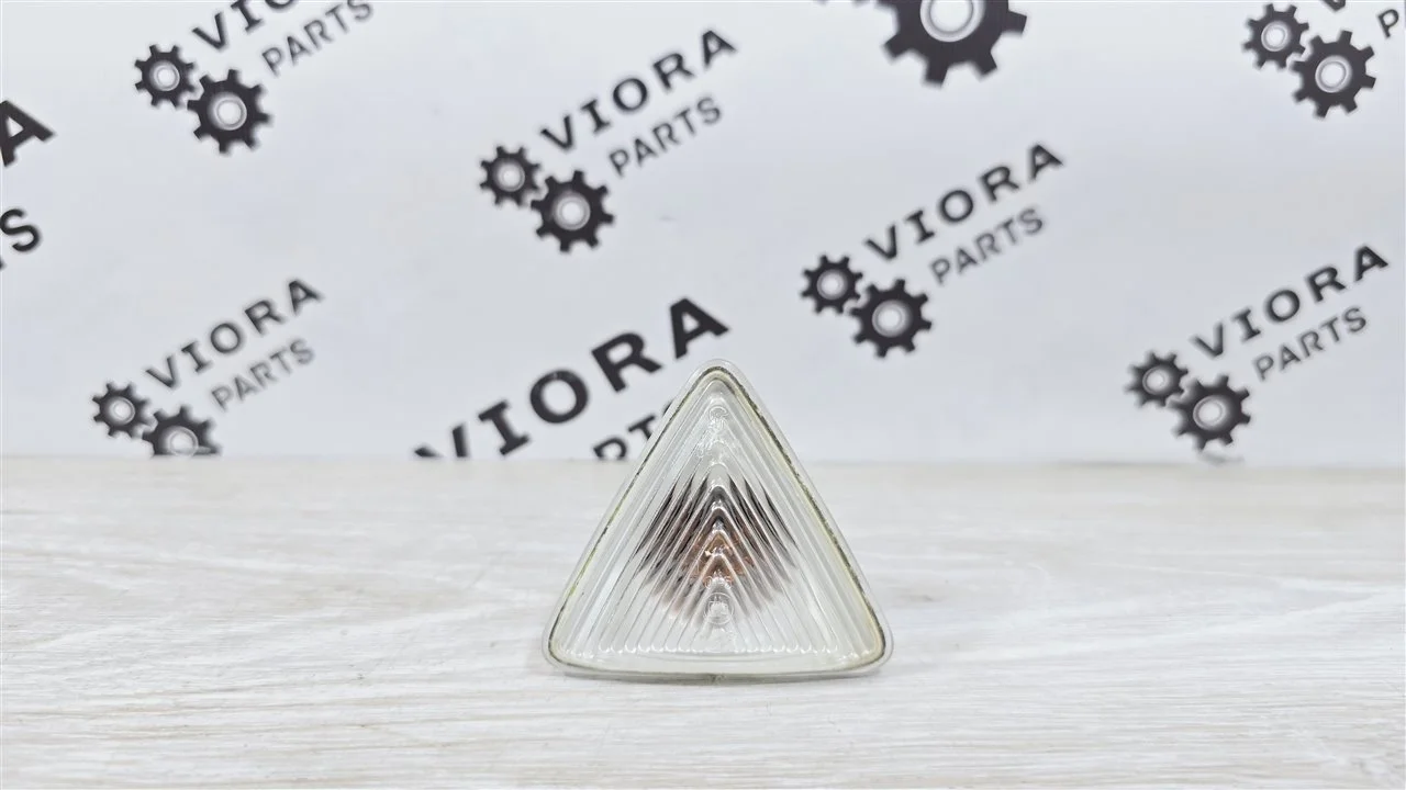 Повторитель поворота в крыло Mitsubishi Colt 2005 MR957363 Z3 4A91