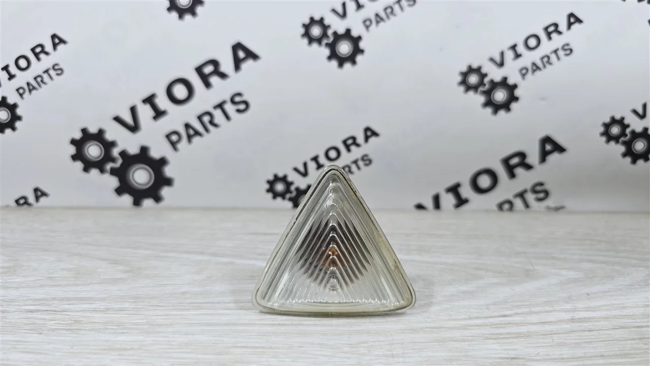 Повторитель поворота в крыло Mitsubishi Colt 2008 MR957363 Z3 4A90