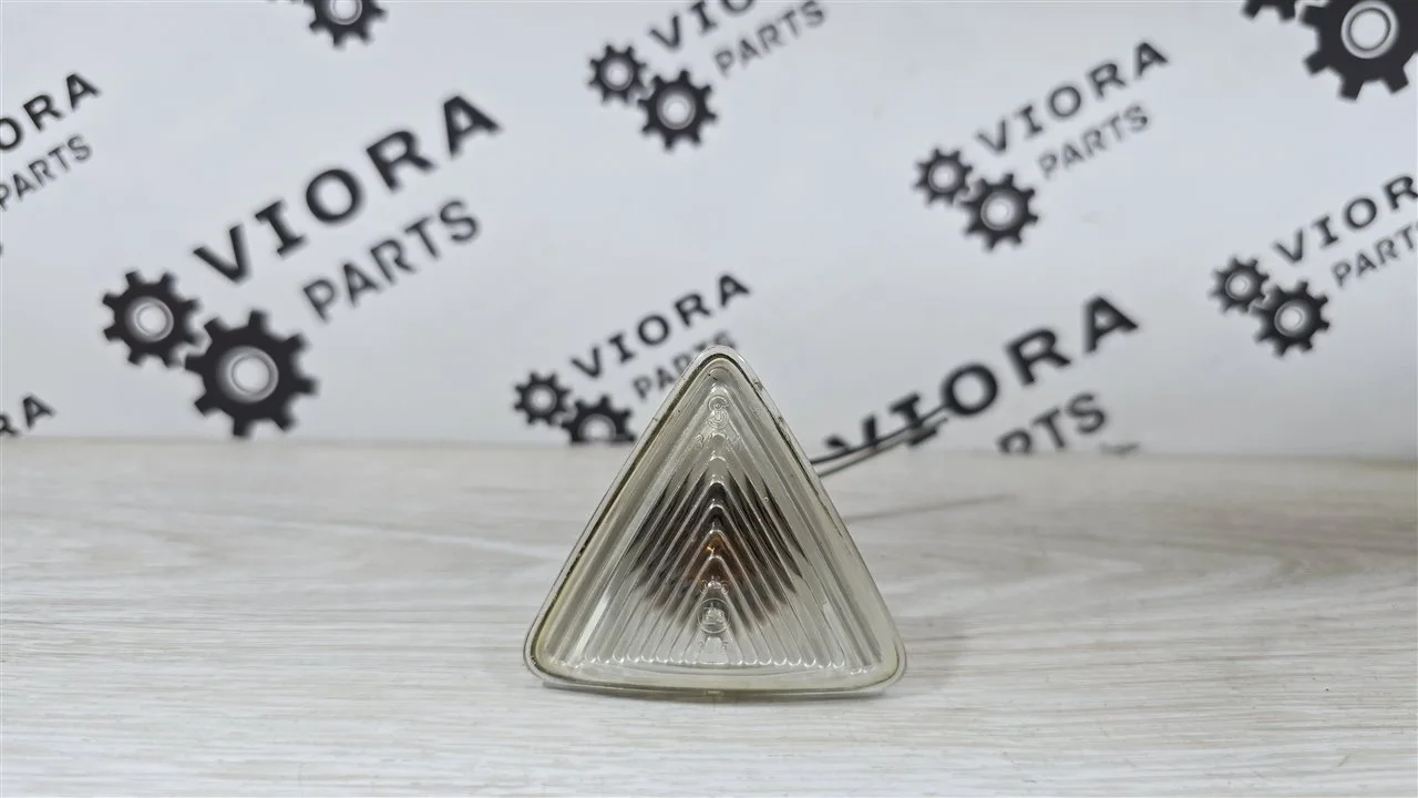 Повторитель поворота в крыло Mitsubishi Colt 2008 MR957363 Z3 4A90