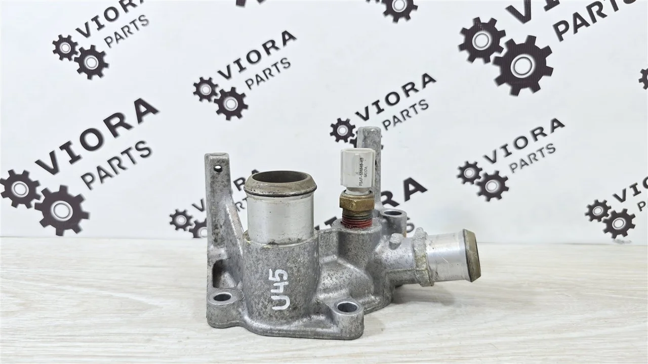 Фланец (тройник) системы охлаждения Ford Focus 2006 1221325 2 HXDA