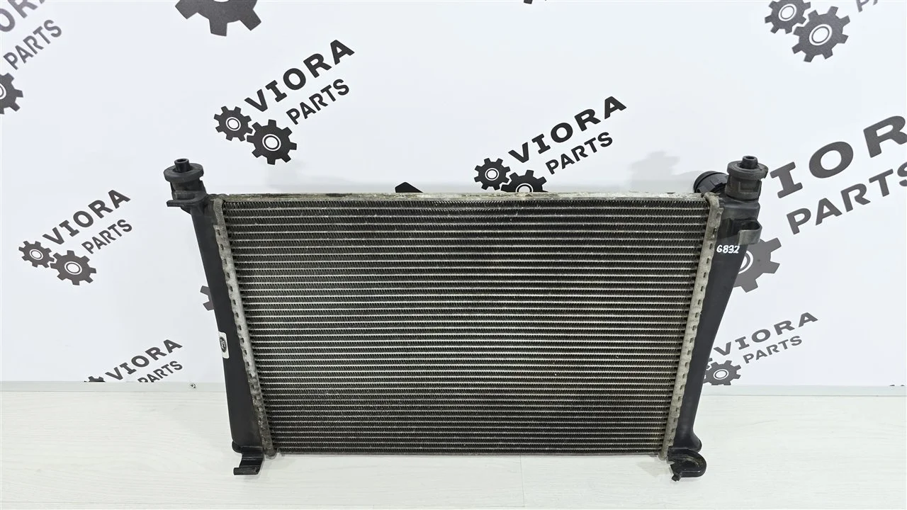 Радиатор охлаждения двигателя Ford Fusion 2007 1325831 JU FYJA