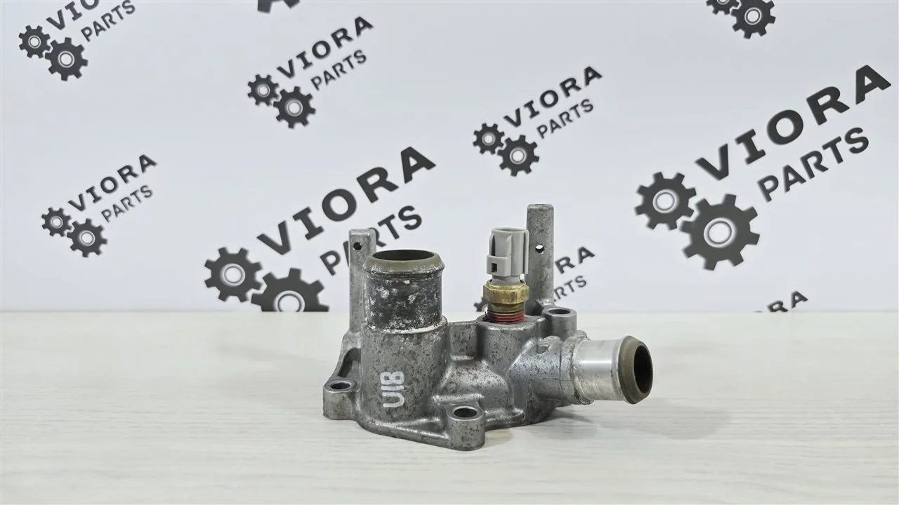 Фланец (тройник) системы охлаждения Ford Fusion 2008 1221325 JU FYJA