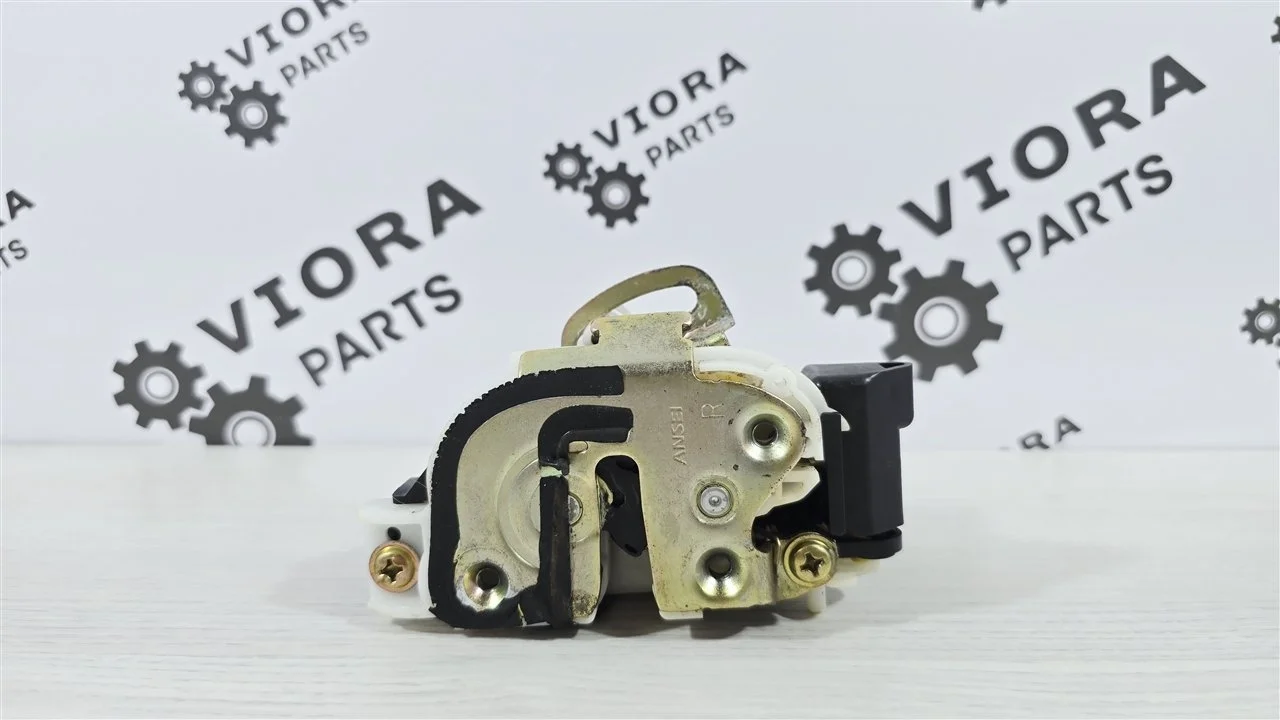 Замок двери Mitsubishi Lancer 9 2007 MN159632 CS3A 4G18, задний правый