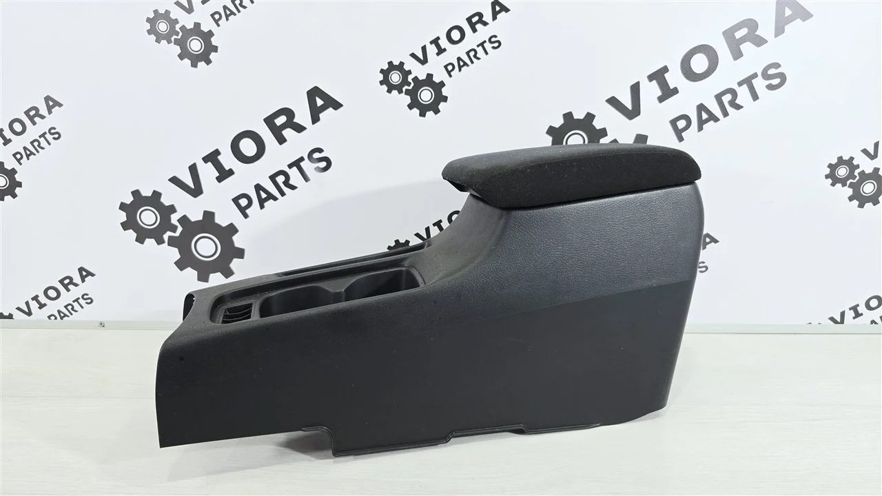 Подлокотник Mitsubishi Lancer 9 2007 MR626770 CS3A 4G18