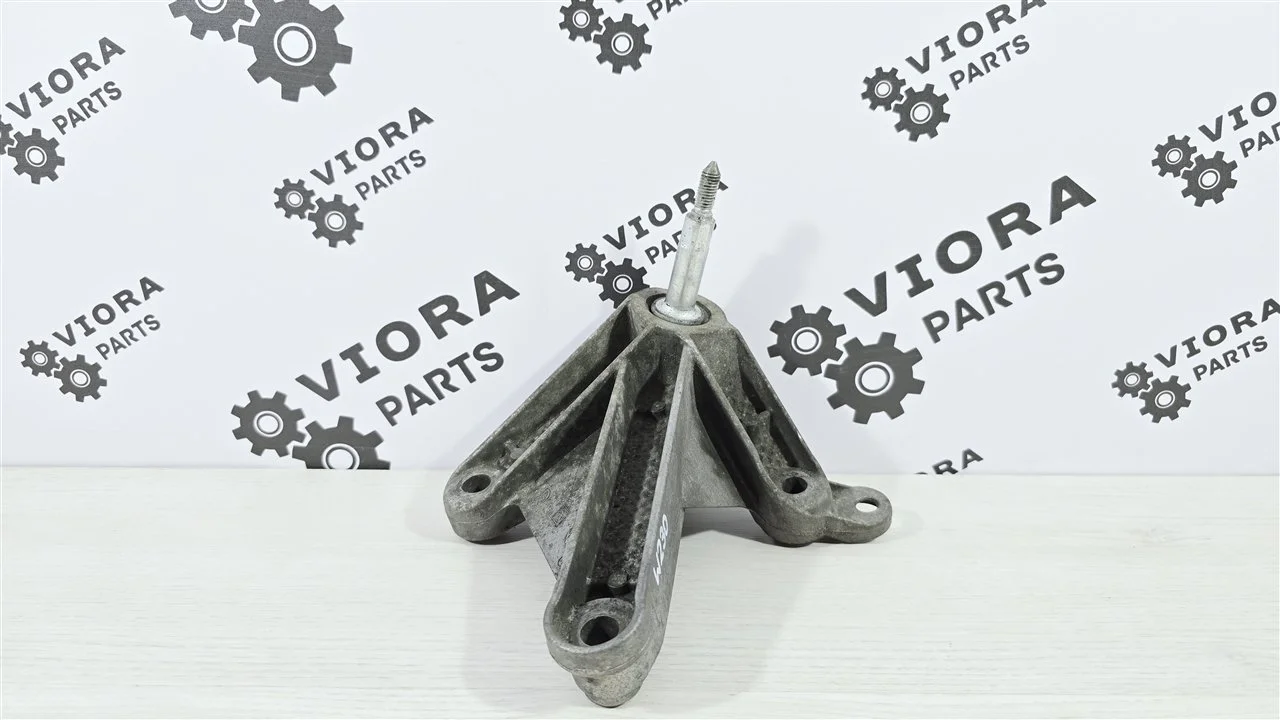 Кронштейн МКПП Nissan Qashqai 2010 1133300Q0A J10 HR16DE