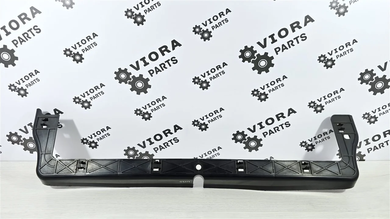 Дефлектор радиатора Mitsubishi Colt 2007 MN152085 Z34A 4A90