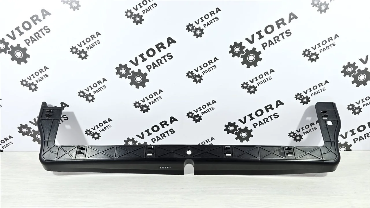 Дефлектор радиатора Mitsubishi Colt 2008 MN152085 Z3 4A90