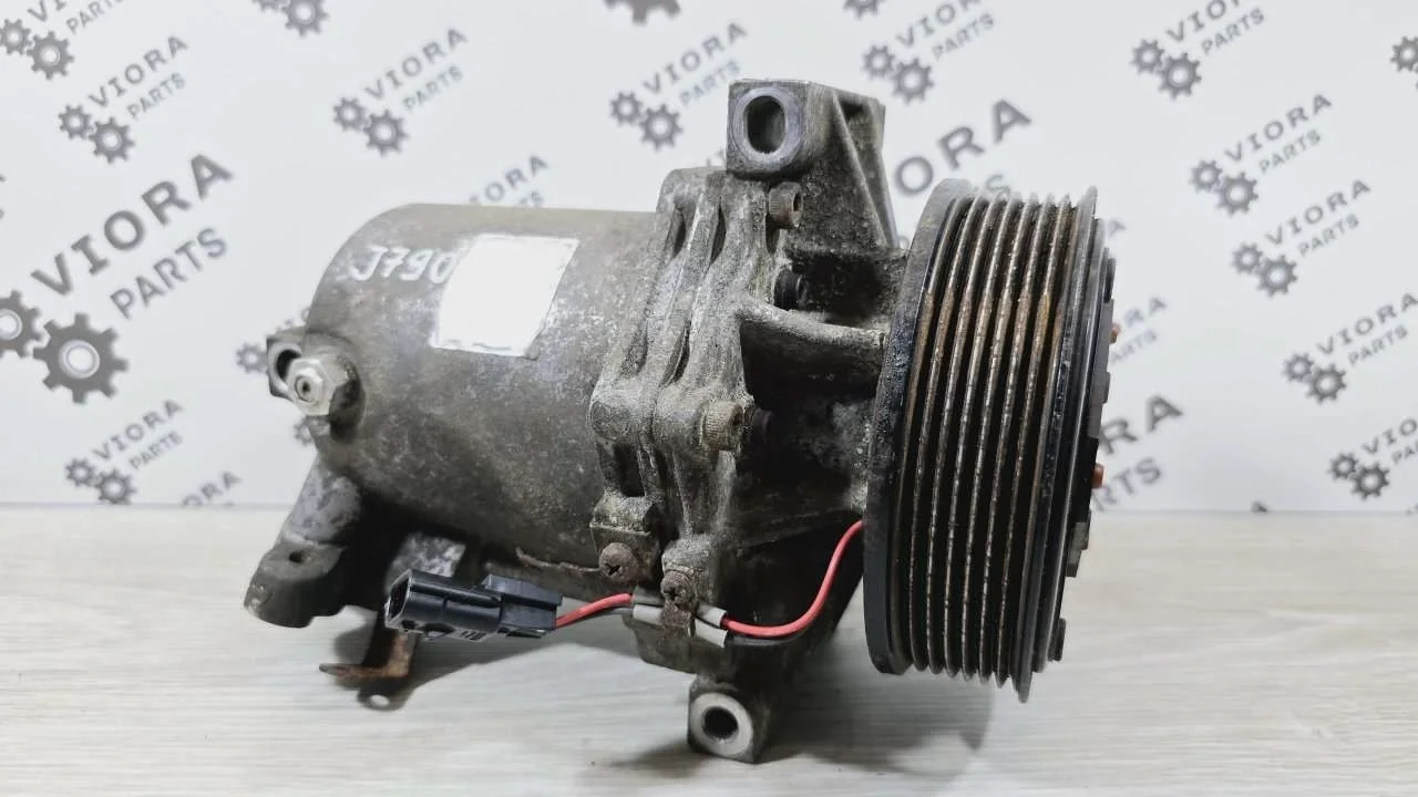 Компрессор кондиционера Nissan Juke 2014 92600BV80A YF15 HRA2DDT