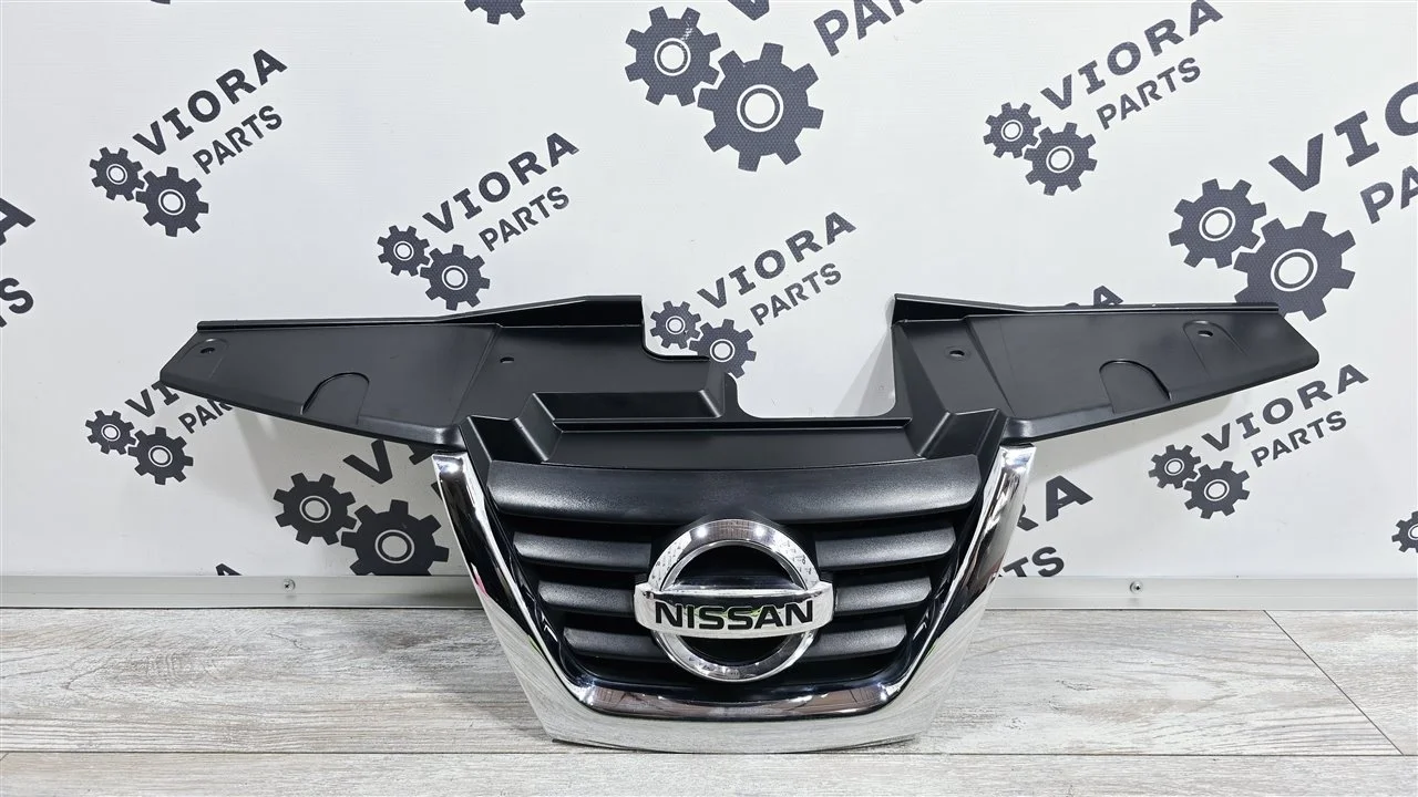 Решетка радиатора Nissan Juke 2012 620721KA6A YF15 MR16DDT