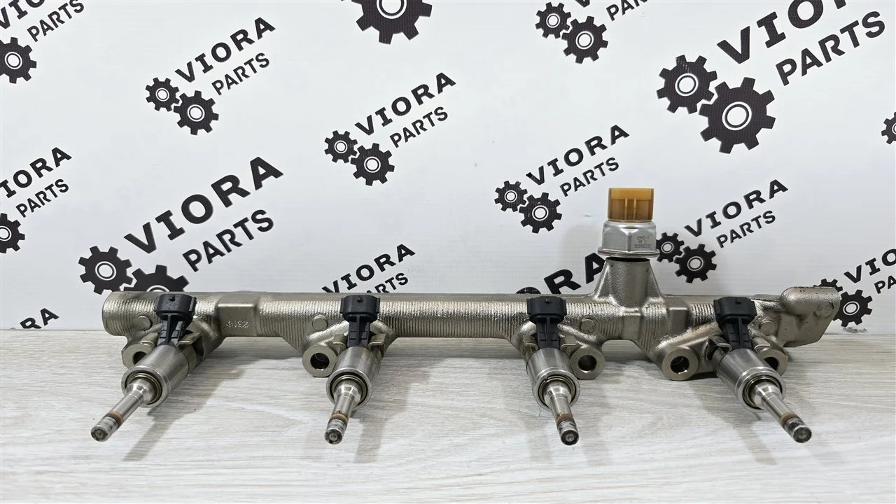 Рампа топливная Nissan Juke 2012 175211KC0A YF15 MR16DDT