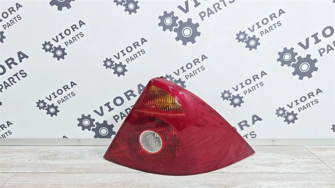 Фонарь Ford Mondeo 2002 1371849 3 CJBB, правый