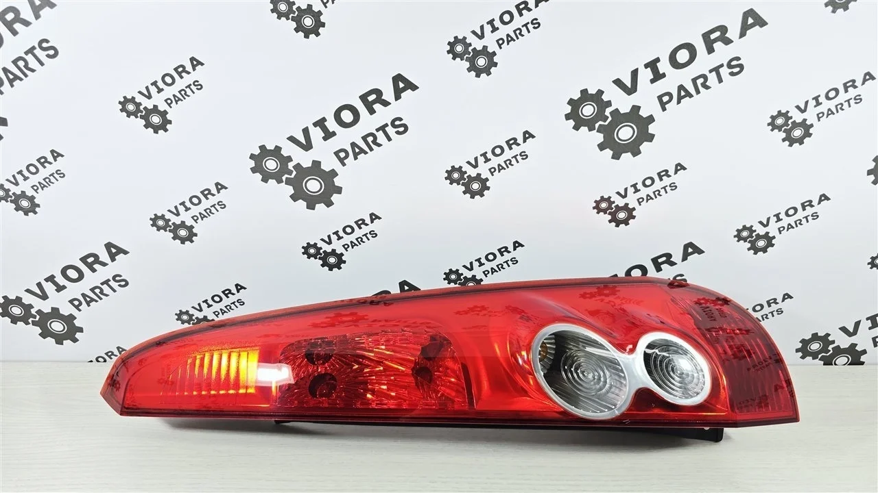 Фонарь Ford Fiesta 2007 1437625 MK5 FXJA, задний правый