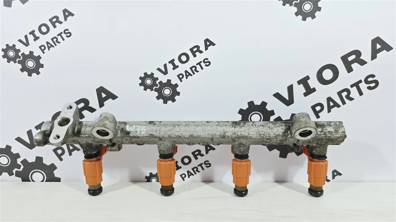 Рампа топливная пробег 30к Mitsubishi Lancer 9 2007 MR420461 CS3A 4G18