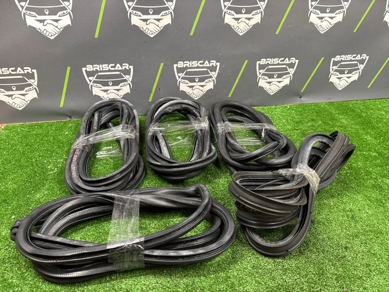 Уплотнительные резинки LEXUS ES250 2014 6231233100 ASV60 2AR-FE