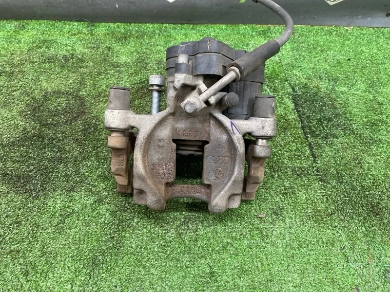 Суппорт тормозной Volkswagen Golf 2015 8V0615423 5G1 CHPA, задний левый