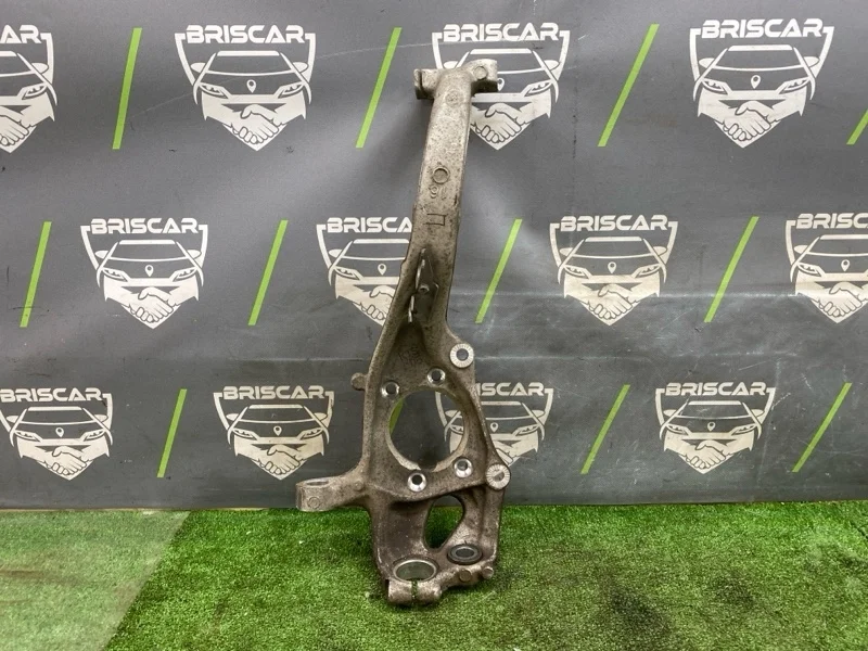 Кулак поворотный Audi A5 2014 8K0407258AA 8T CDNC, передний правый