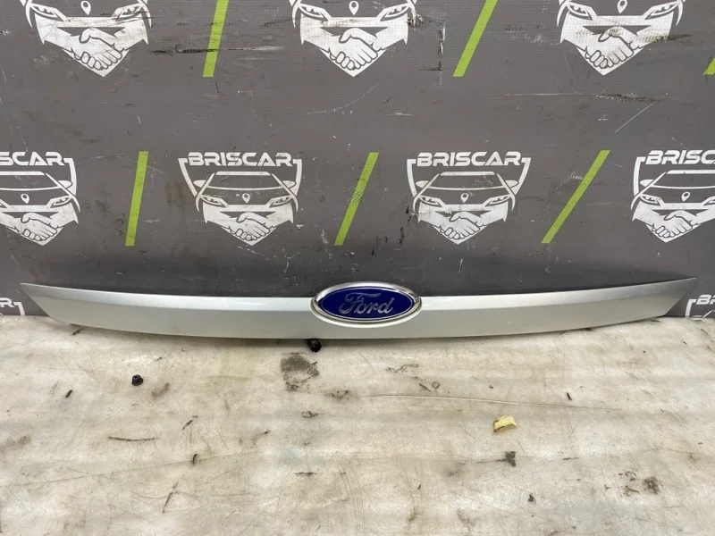 Накладка крышки багажника Ford Focus 2009 8M51A43404AC 2 MI4 QQDB 1.8