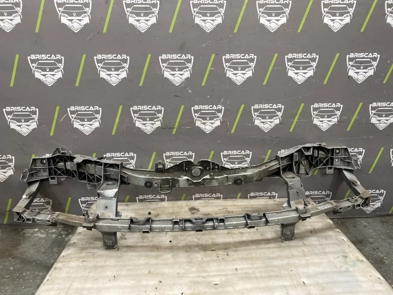 Рамка радиатора Ford Focus 2009 1675180 2 MI4 QQDB 1.8