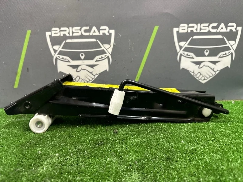 Домкрат Audi A6 2012 4G0011031F C7 CHVA