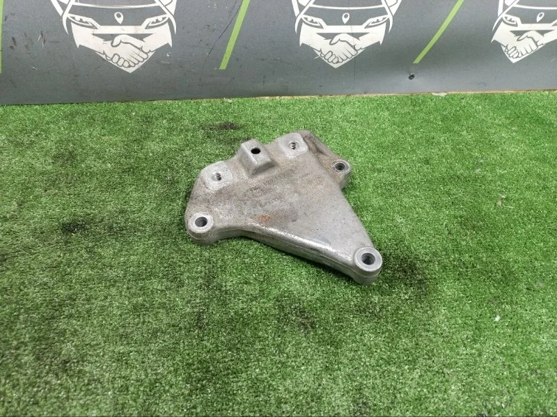 Кронштейн опоры двигателя Volkswagen Jetta 2013 1K0199117BB A6 CAXA