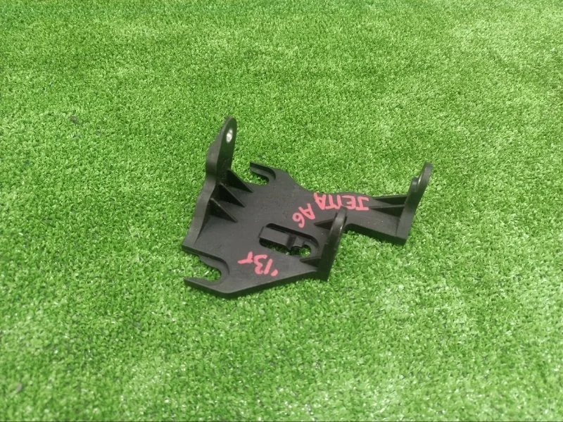 Кронштейн абсорбера Volkswagen Jetta 2013 1K0201827A A6 CAXA