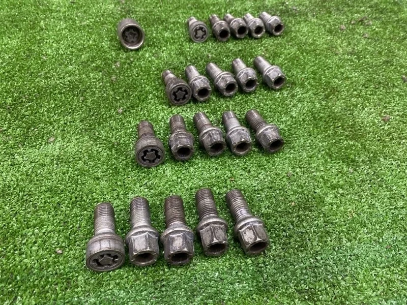 Болт колесный (комплект) Volkswagen Jetta 2013 WHT001812 A6 CAXA