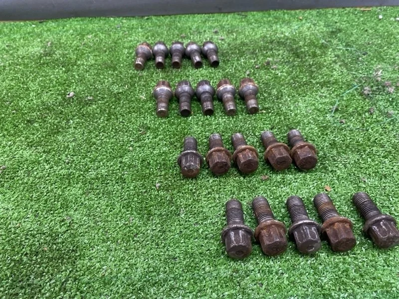 Болт колесный (комплект) MERCEDES-BENZ CLS-Class 2009 A0009904907 W219 272.964 M272E35