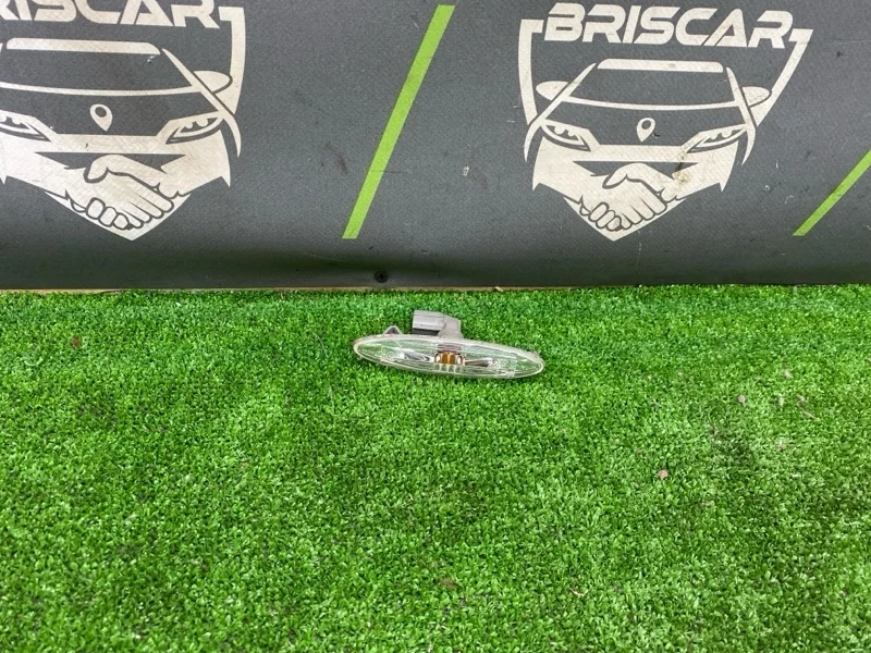 Повторитель поворота в крыло Lexus Is250 2008 8173030131 GSE20 4GRFSE, передний левый