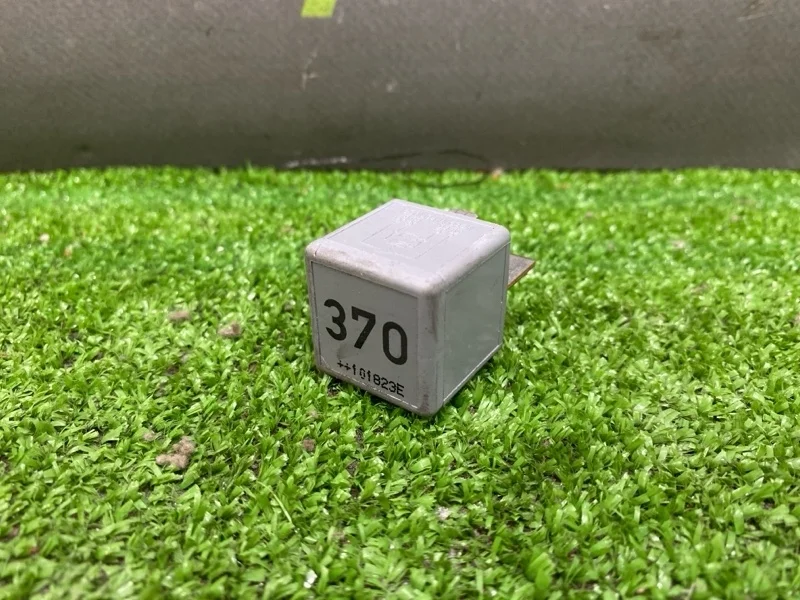 Реле Volkswagen Tiguan 2010 8D0951253 5N CCZC