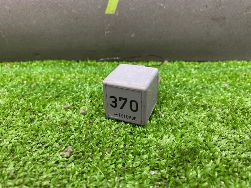 Реле Volkswagen Tiguan 2010 8D0951253 5N CCZC