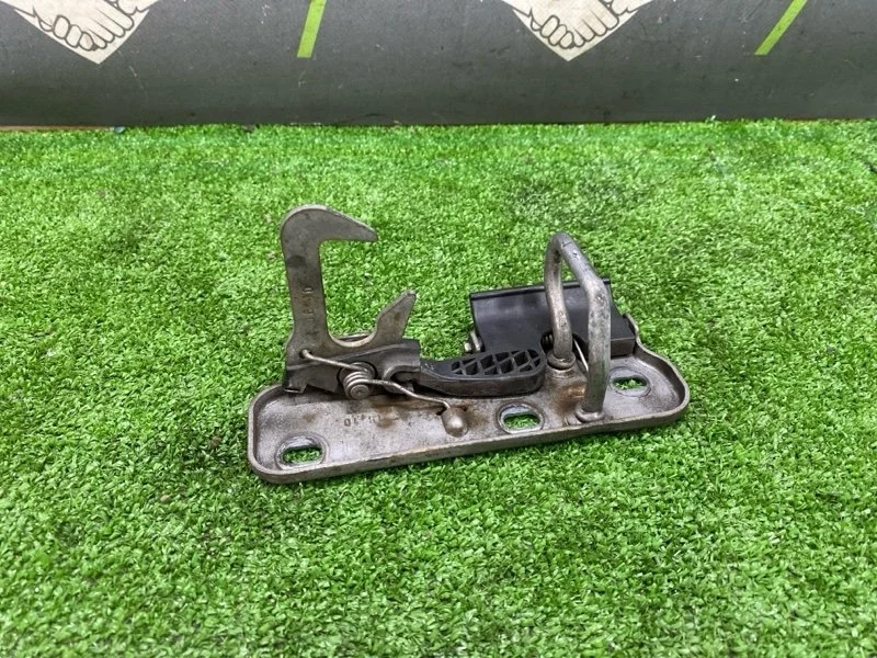 Крюк замка капота Volkswagen Tiguan 2010 1K0823480 5N CCZC