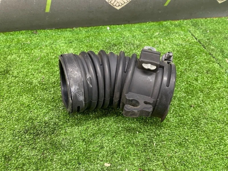 Патрубок воздушного фильтра Mazda Atenza 2009 L8371322X GH-EFP LF-VE