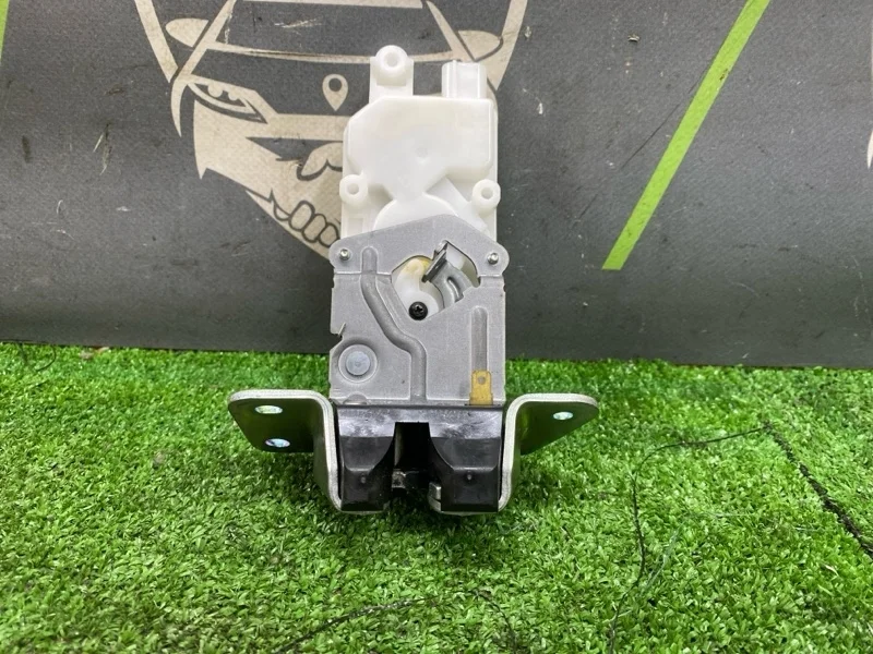 Замок багажника Mitsubishi Outlander 2010 5808A067 CW5W 4B12, задний