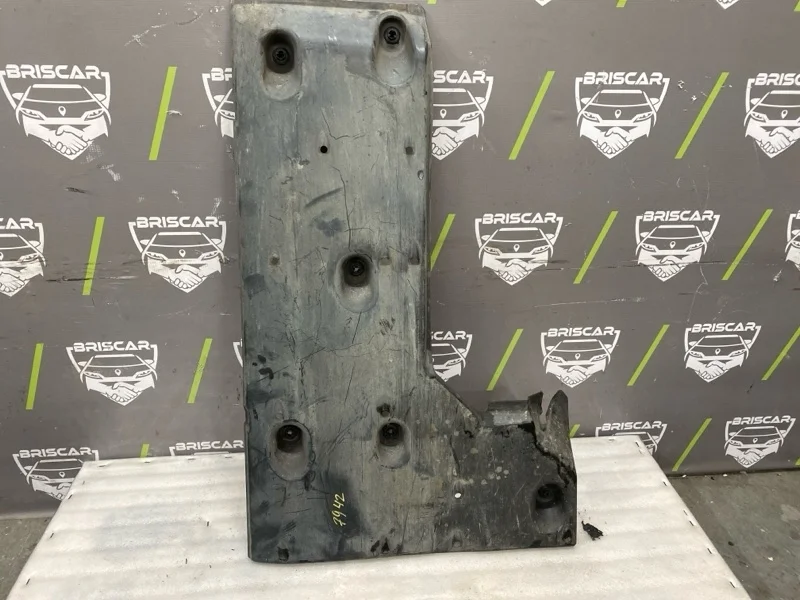 Защита днища кузова LEXUS IS250 2008 5816553020 GSE20 4GRFSE, правая