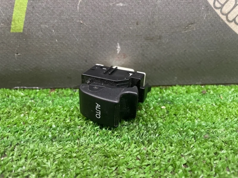 Кнопка стеклоподъемника TOYOTA Avensis 2003 8481005050 AZT250 1AZFSE, задняя левая