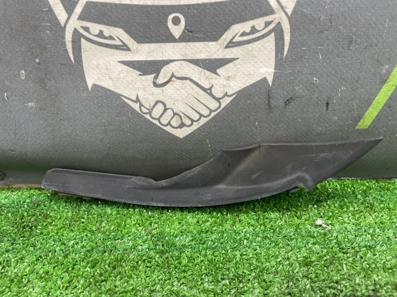 Молдинг лобового стекла Mitsubishi Galant Fortis 2008 7405A192 CY4A 4B11, правый