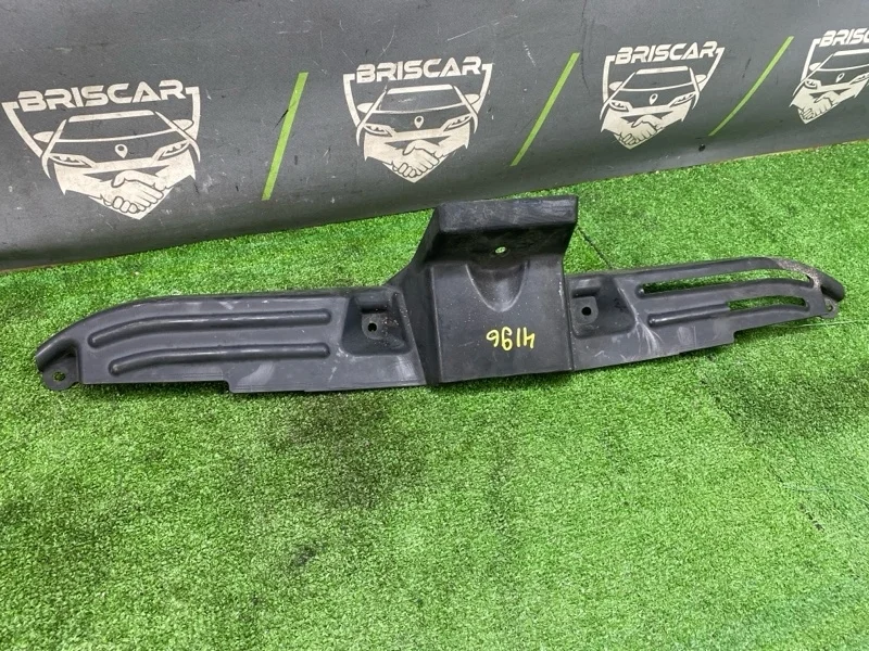 Дефлектор радиатора Mitsubishi Outlander 2010 7450A172 CW5W 4B12